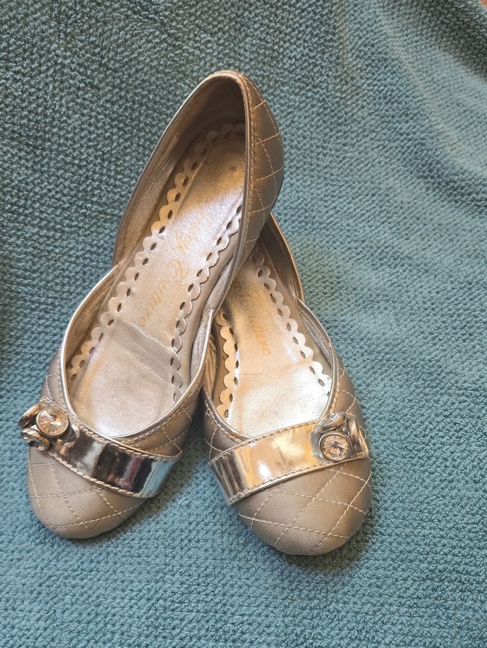 Juicy Women’s Metallic Quilted Ballet Flats with Crystal Accent - Silver